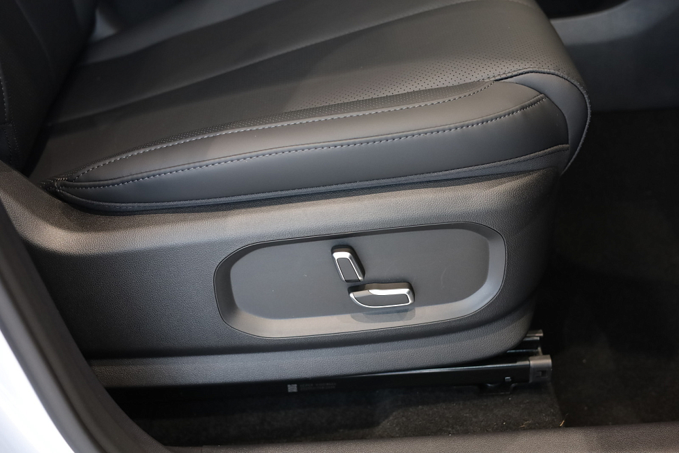 Omoda C7 Lifestyle, серебряный