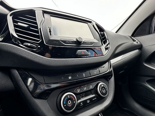 Lada (ВАЗ) Vesta Luxe Prestige, 2018 года, пробег 65000 км