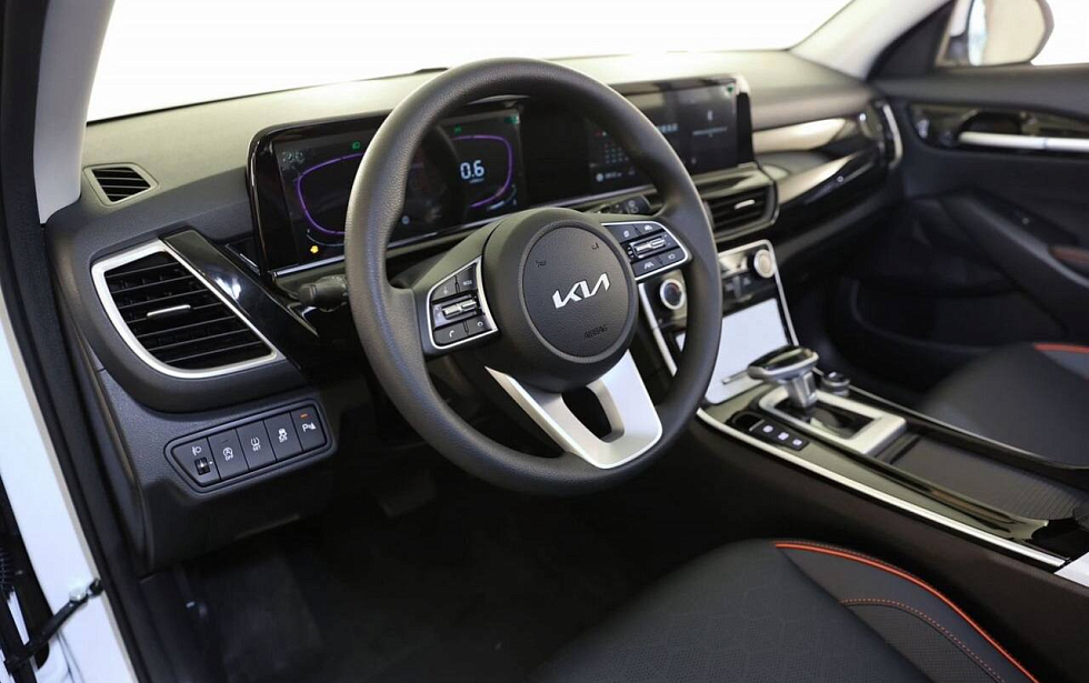 Kia Seltos Deluxe Edition, белый