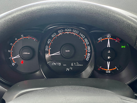 Lada (ВАЗ) Vesta 50 Anniversary, 2018 года, пробег 175000 км