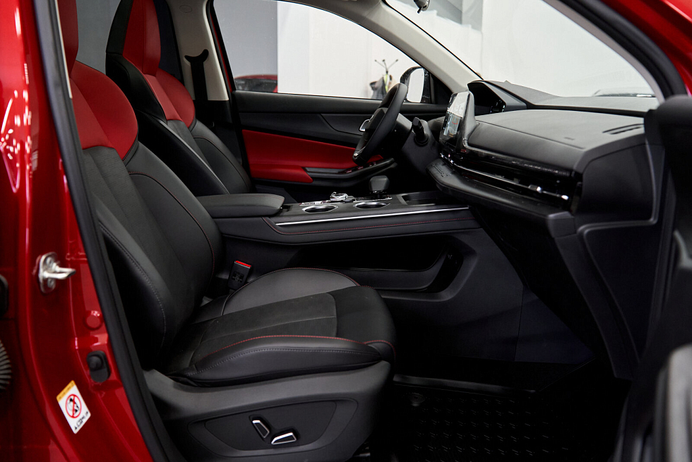 Changan UNI-S Техно, красный