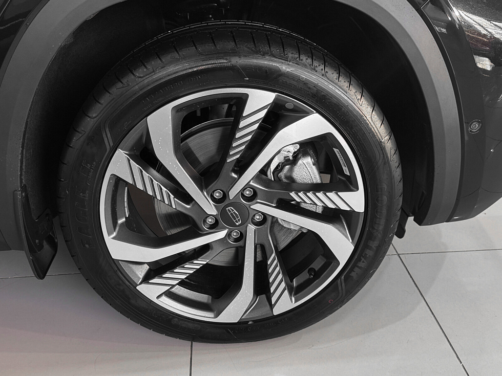 Geely Monjaro Флагман, черный