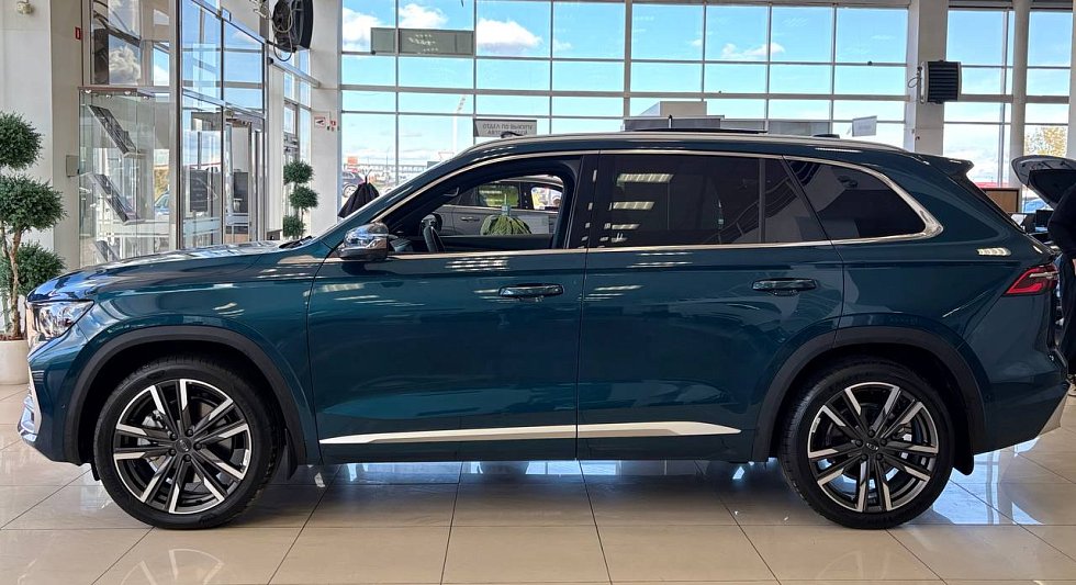 Geely Monjaro Люкс, зеленый