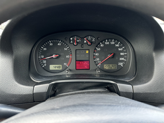 Volkswagen Golf, 2000 года, пробег 236000 км