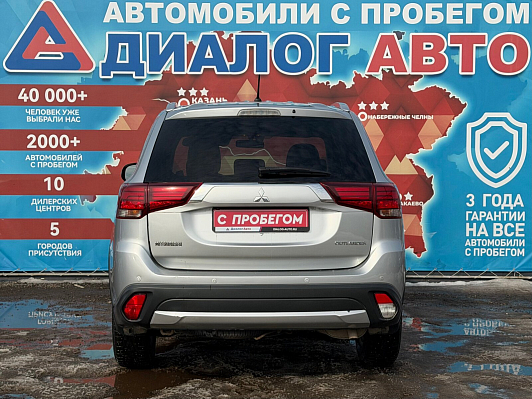 Mitsubishi Outlander Intense, 2016 года, пробег 210921 км