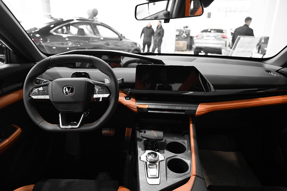 Changan UNI-V Tech, белый