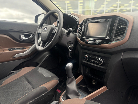 Lada (ВАЗ) XRAY Luxe Prestige (2018-2021), 2017 года, пробег 226357 км