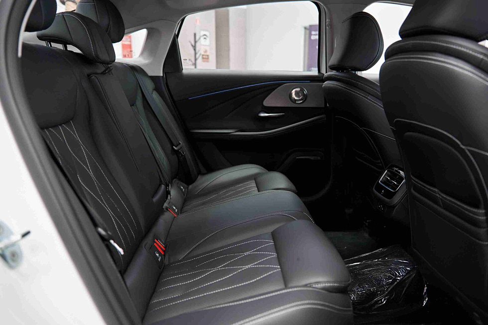 Chery Arrizo 8 Ультра Черный / Ultra Black, белый