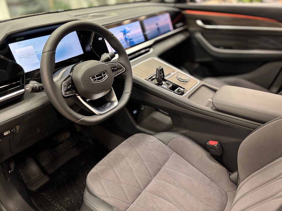 Geely Monjaro Флагман, зеленый