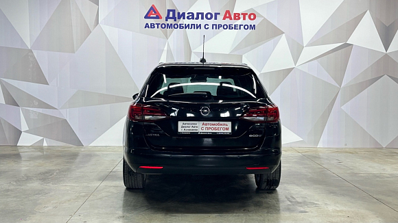 Opel Astra, 2017 года, пробег 158781 км