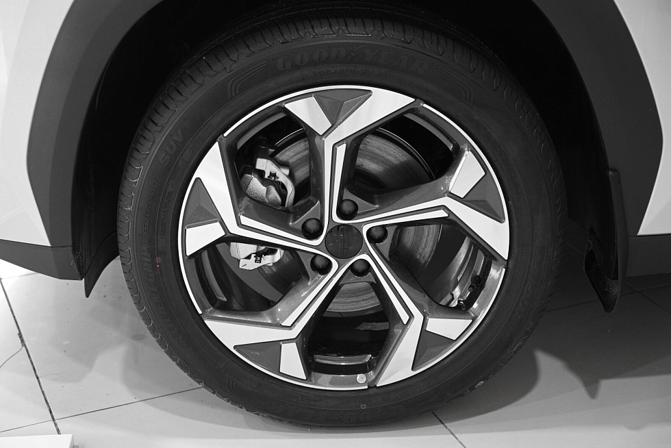 Geely Atlas Спорт, серебряный