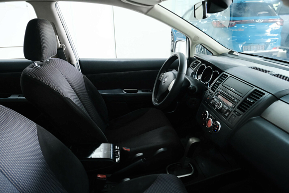 Nissan Tiida, 2010 года, пробег 219000 км