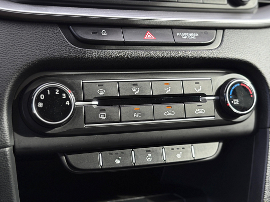 Kia Ceed Luxe, 2021 года, пробег 102400 км