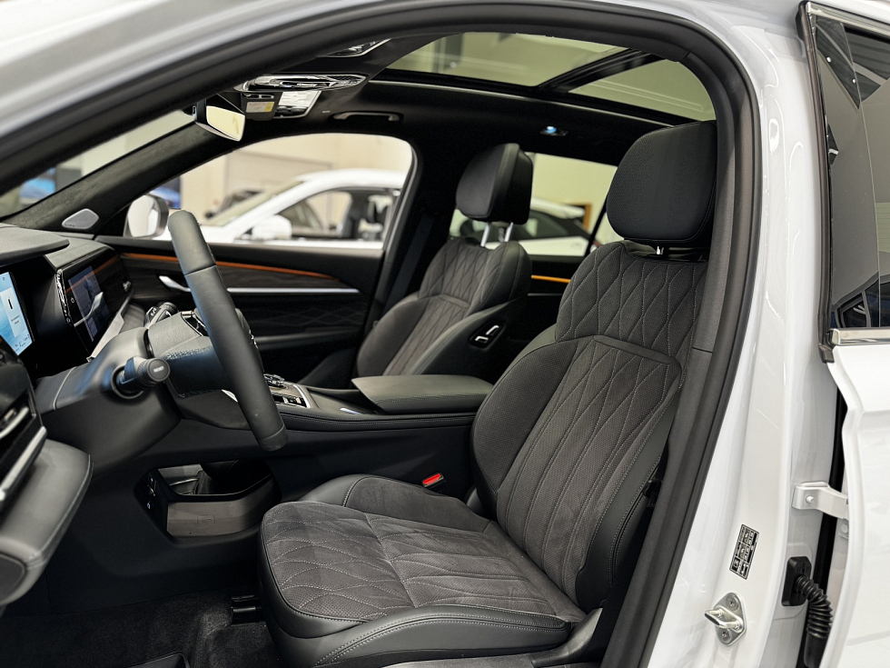 Geely Monjaro Флагман, белый