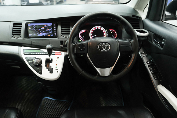 Toyota ISis, 2012 года, пробег 221686 км