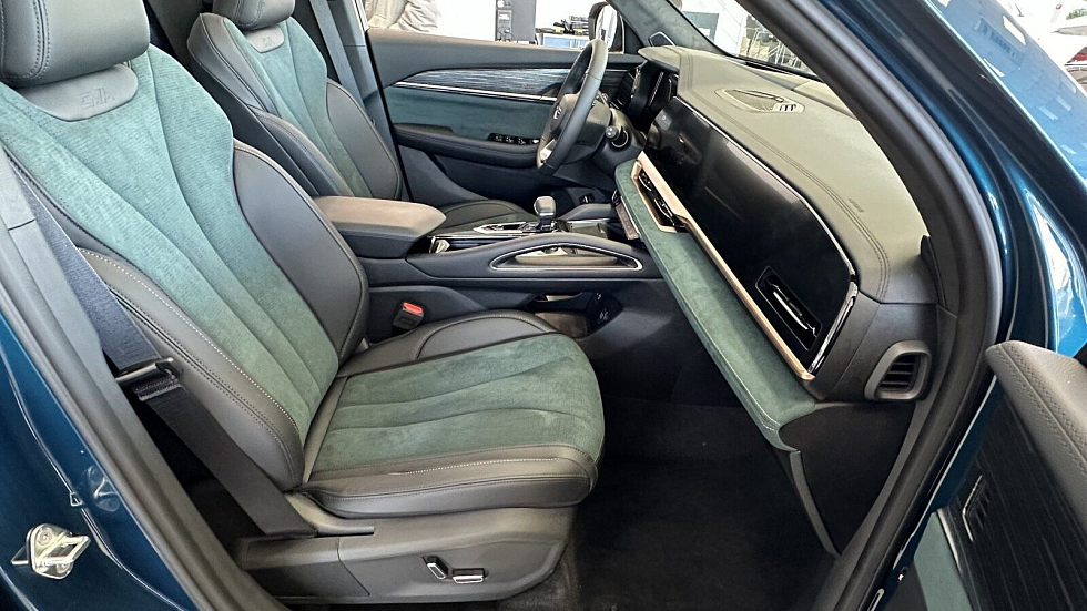 Geely Monjaro Exclusive, зеленый