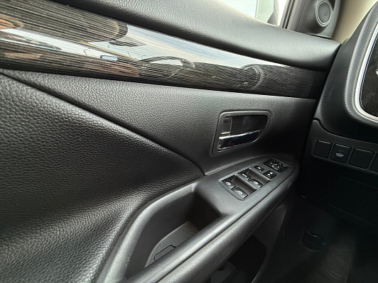 Mitsubishi Outlander Intense, 2016 года, пробег 210921 км