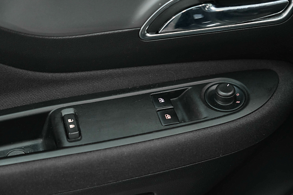 Opel Mokka Essentia, 2014 года, пробег 97000 км