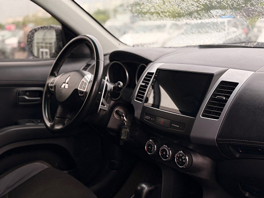 Mitsubishi Outlander Intense, 2011 года, пробег 246279 км