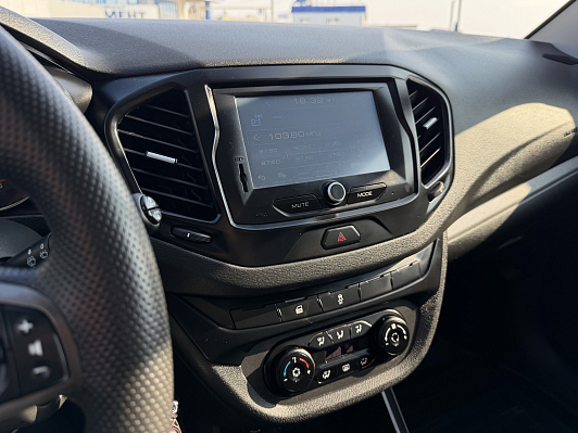 Lada (ВАЗ) Vesta Comfort Multimedia (2018-2019), 2017 года, пробег 64000 км