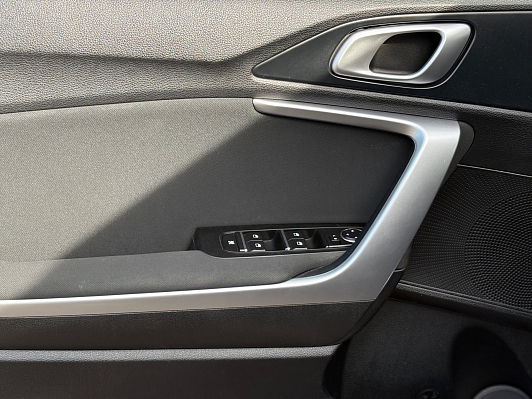 Kia Ceed Luxe, 2021 года, пробег 102400 км