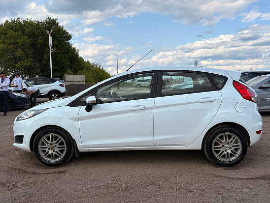 Ford Fiesta Trend, 2016 года, пробег 130290 км