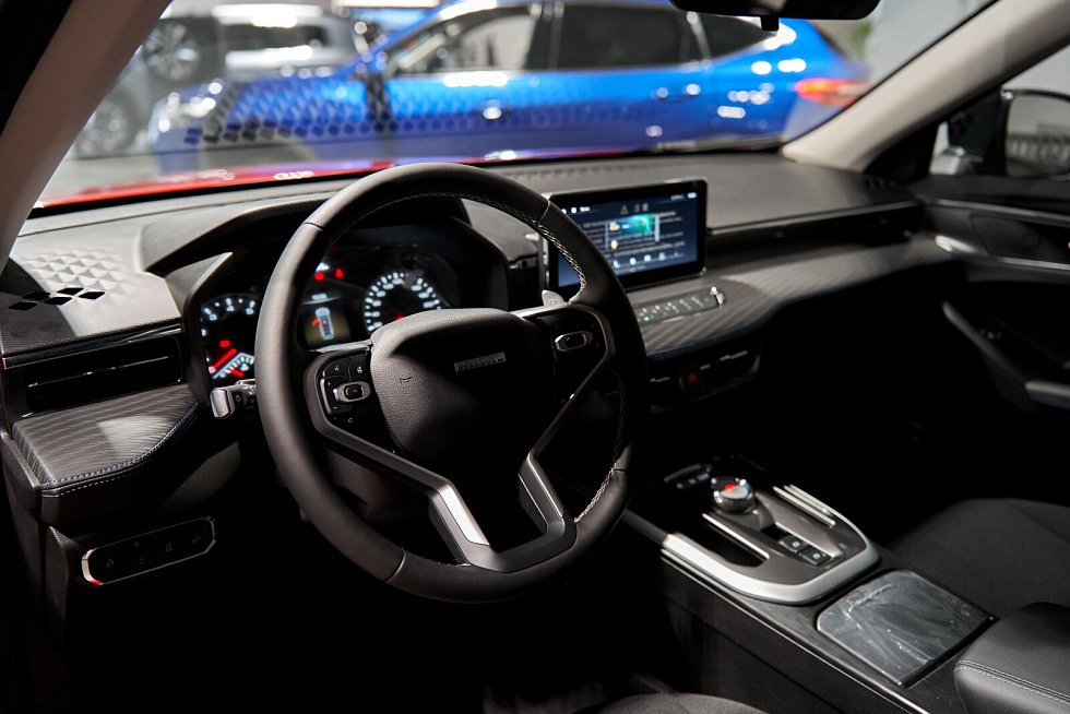 Haval Jolion Оптимум, красный