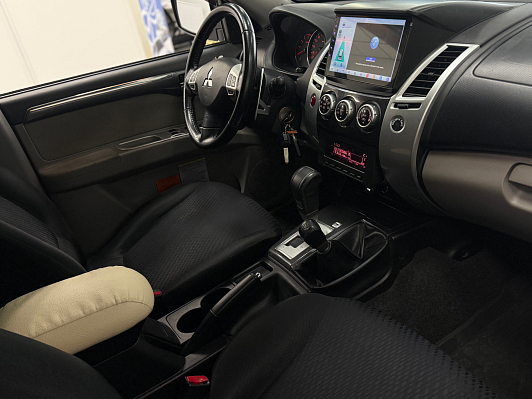 Mitsubishi Pajero Sport, 2014 года, пробег 195000 км