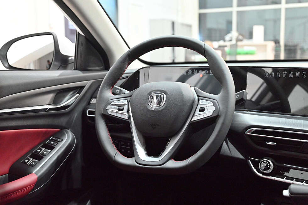 Changan Eado Plus Техно, серебряный