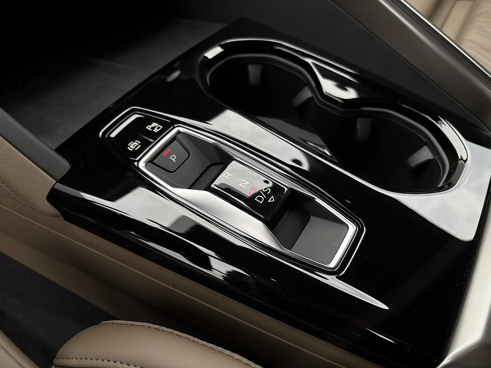 Audi Q5 40 TFSI quattro Luxury Dynamic, белый