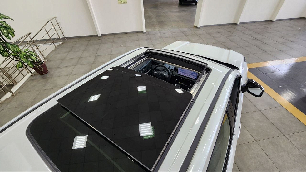 Toyota RAV4 Luxury, белый