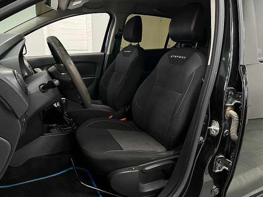 Renault Sandero Stepway Life, 2018 года, пробег 111000 км