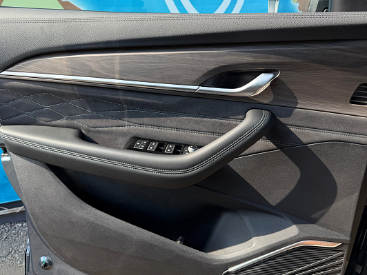 Geely Monjaro Люкс (2023-2025), 2025 года, пробег 1372 км