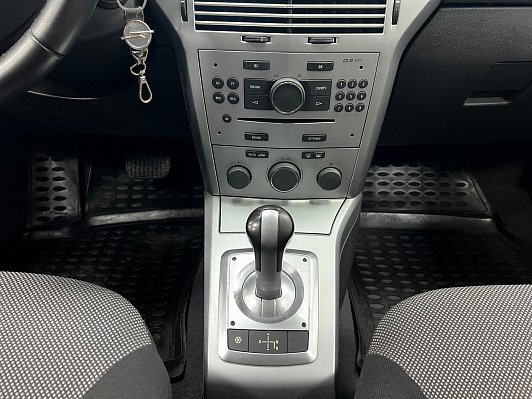 Opel Astra, 2011 года, пробег 242877 км