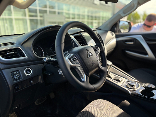 Mitsubishi Pajero Sport Intense, 2018 года, пробег 129609 км