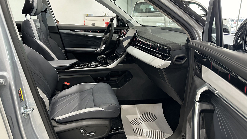 Geely Atlas Flagship Sport, серебряный