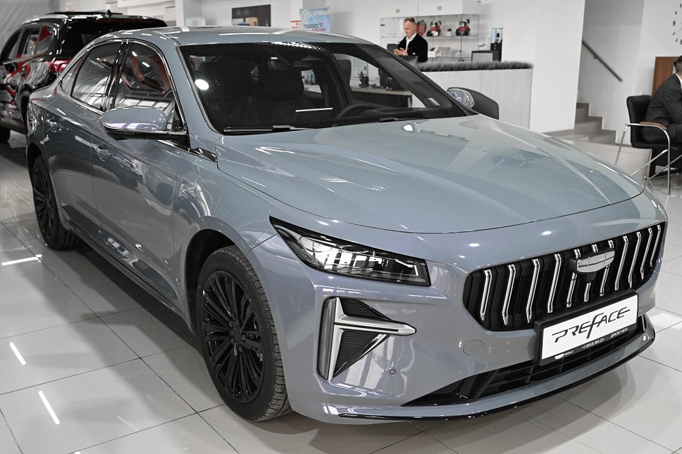 Geely Preface Люкс, серебряный