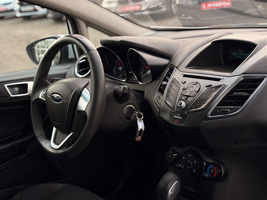Ford Fiesta Trend, 2016 года, пробег 130290 км