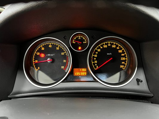 Opel Astra, 2011 года, пробег 135363 км