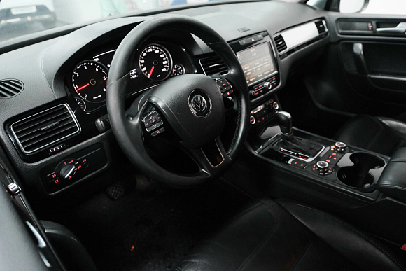 Volkswagen Touareg, 2011 года, пробег 261000 км