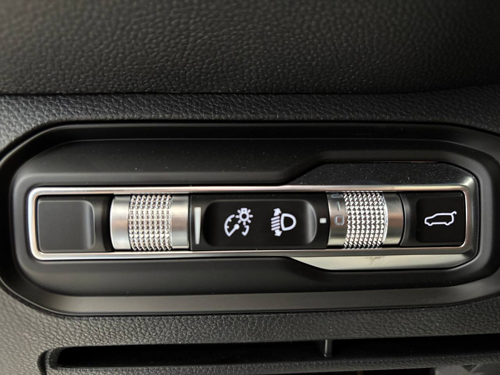 Geely Okavango Флагман, белый