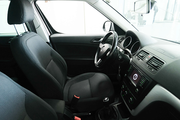 Skoda Yeti Ambition, 2015 года, пробег 124215 км