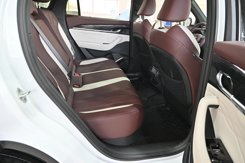 Geely Monjaro Exclusive (2023-2025), белый