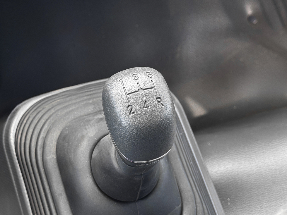 Isuzu Elf (N-series) , белый