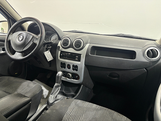 Renault Logan Prestige, 2011 года, пробег 573745 км