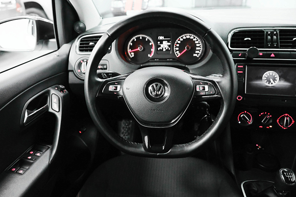 Volkswagen Polo Life, 2017 года, пробег 129000 км