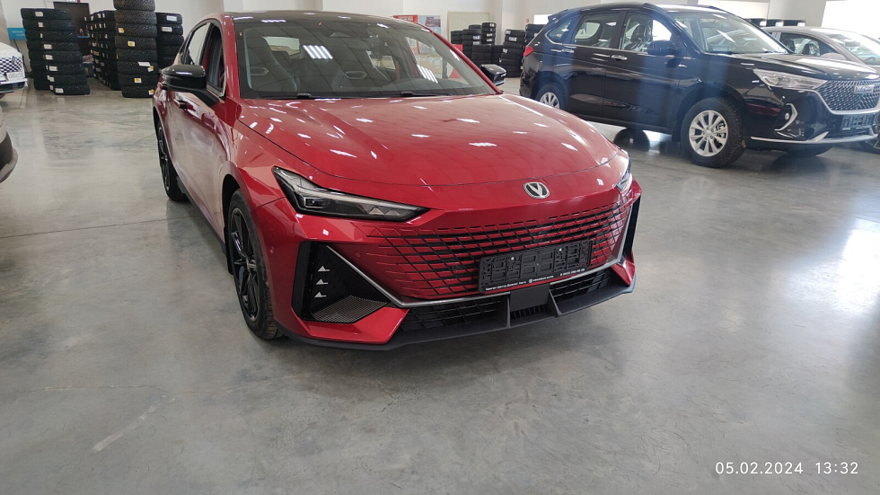 Changan UNI-V Tech, красный