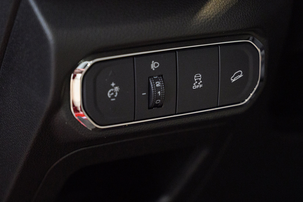 Haval Jolion Tech+, красный