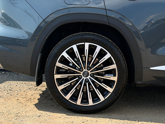 Geely Monjaro Люкс (2023-2025), 2025 года, пробег 1372 км