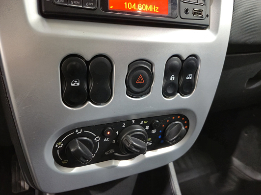 Renault Sandero Специальная серия, 2013 года, пробег 177034 км